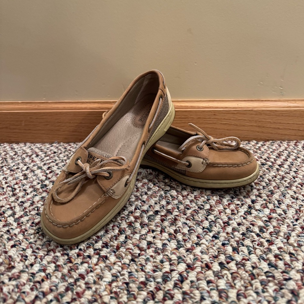 TAN SPERRY SHOES👞